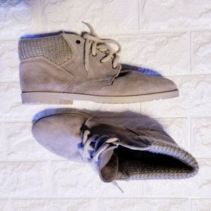 Vintage Carriage Court Tan Leather Ankle Boots